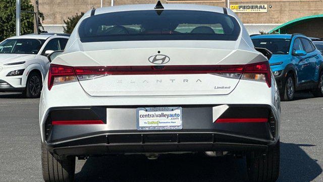 2026 Hyundai ELANTRA Limited