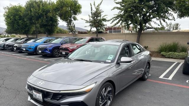 2025 Hyundai ELANTRA Limited