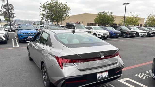 2025 Hyundai ELANTRA Limited