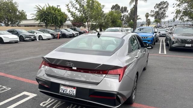 2025 Hyundai ELANTRA Limited