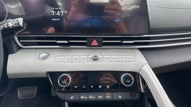 2025 Hyundai ELANTRA Limited