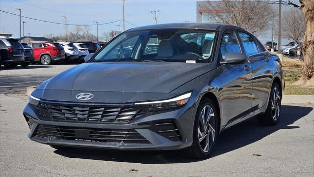 2025 Hyundai ELANTRA Limited