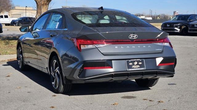 2025 Hyundai ELANTRA Limited