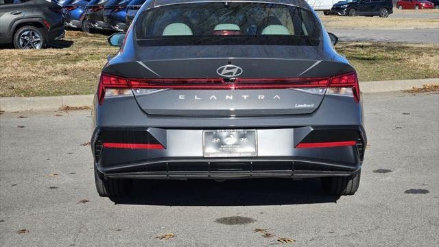 2025 Hyundai ELANTRA Limited