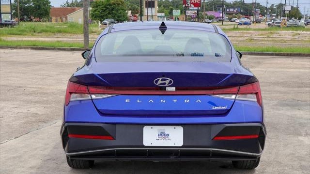 2025 Hyundai ELANTRA Limited