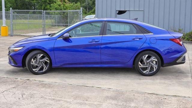 2025 Hyundai ELANTRA Limited
