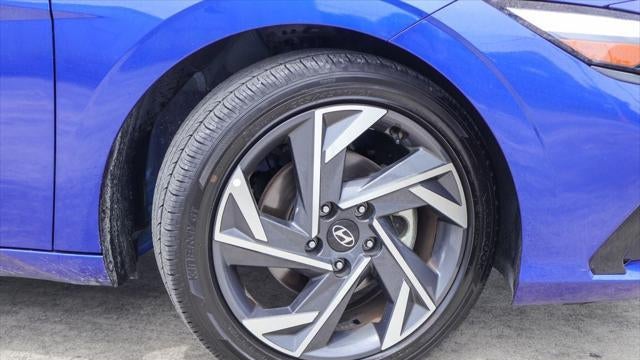 2025 Hyundai ELANTRA Limited