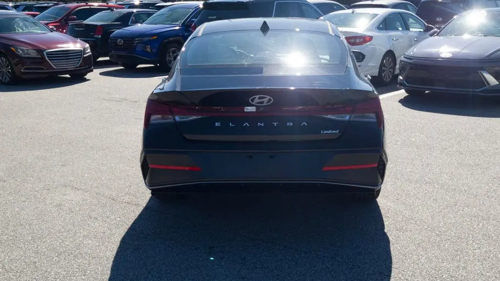 2026 Hyundai ELANTRA Limited