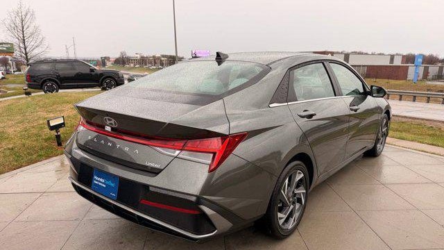 2025 Hyundai ELANTRA Limited