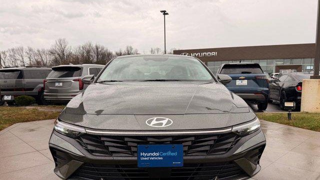 2025 Hyundai ELANTRA Limited
