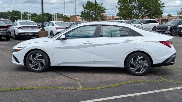 2025 Hyundai ELANTRA Limited