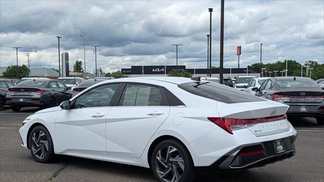 2025 Hyundai ELANTRA Limited