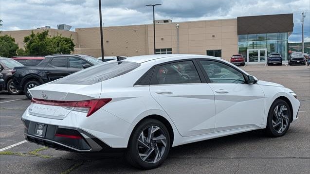 2025 Hyundai ELANTRA Limited