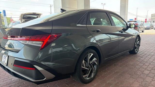 2024 Hyundai ELANTRA Limited