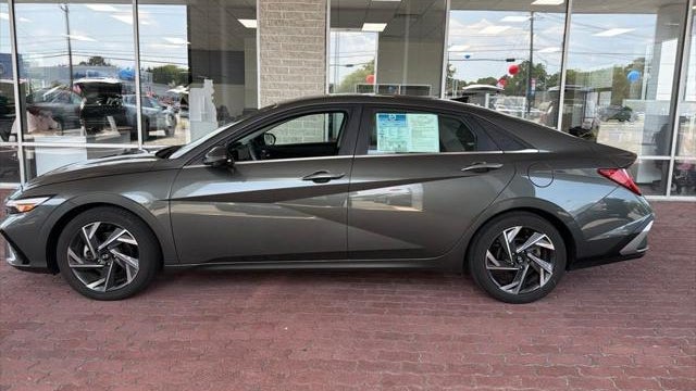 2024 Hyundai ELANTRA Limited