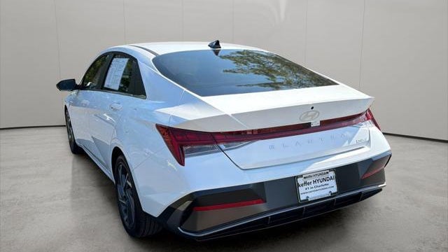 2025 Hyundai ELANTRA Limited