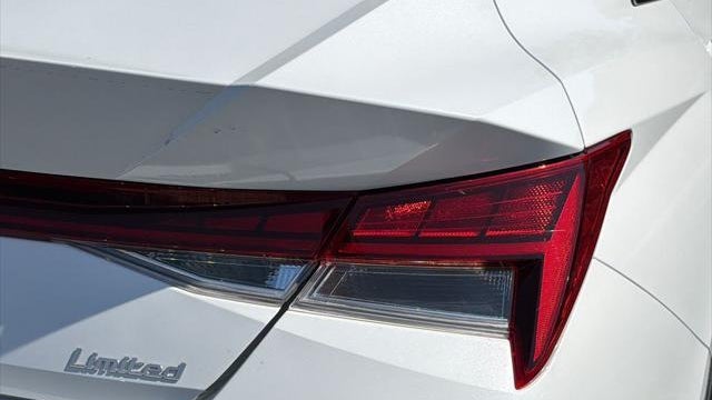 2025 Hyundai ELANTRA Limited