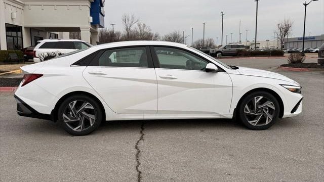 2025 Hyundai ELANTRA Limited