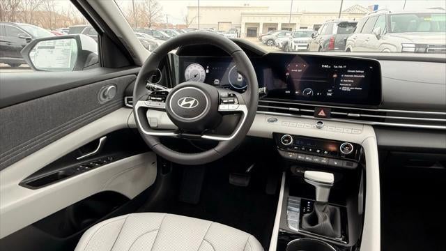 2025 Hyundai ELANTRA Limited