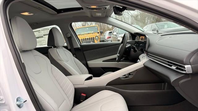 2025 Hyundai ELANTRA Limited