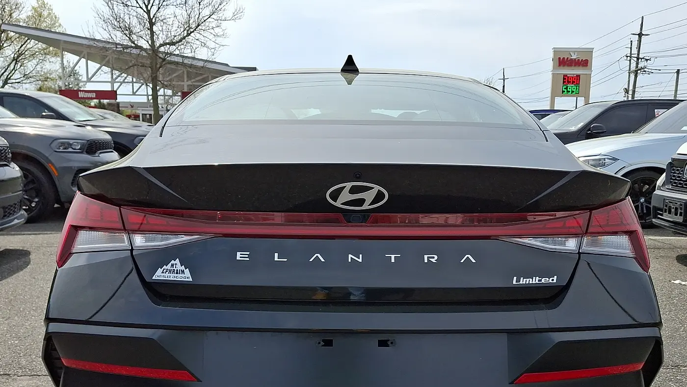 2025 Hyundai ELANTRA Limited