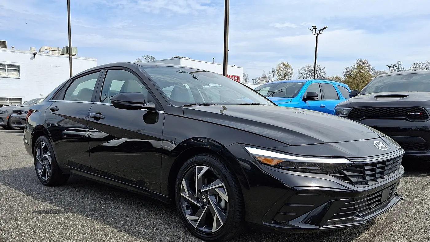 2025 Hyundai ELANTRA Limited