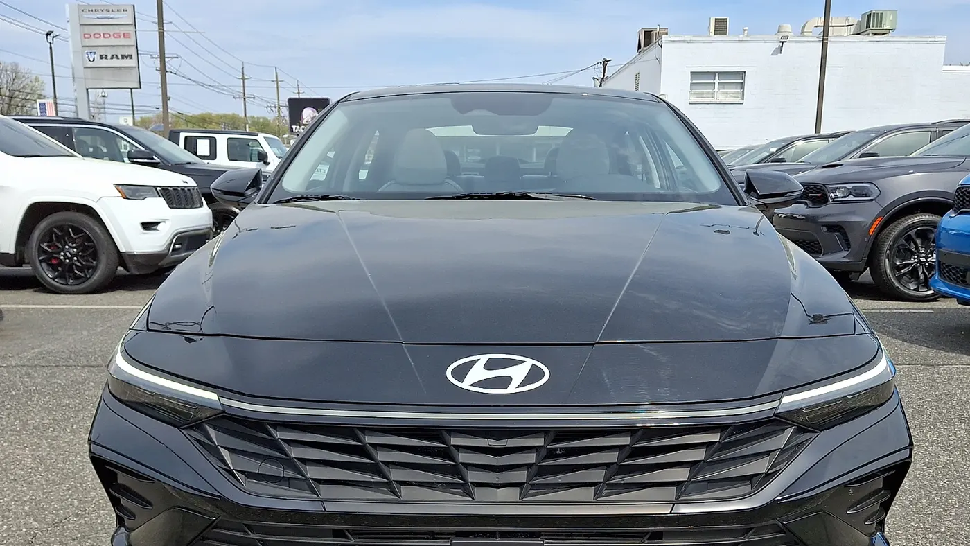 2025 Hyundai ELANTRA Limited
