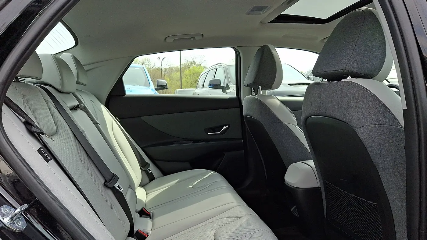 2025 Hyundai ELANTRA Limited