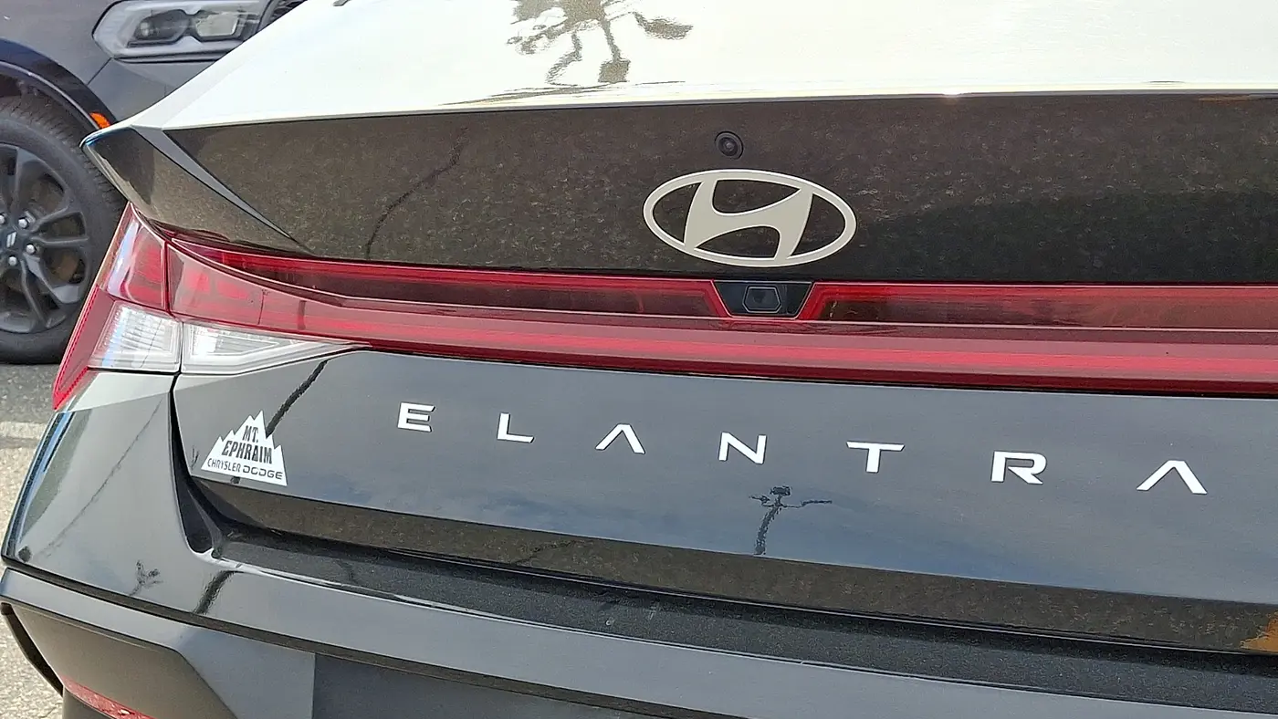 2025 Hyundai ELANTRA Limited