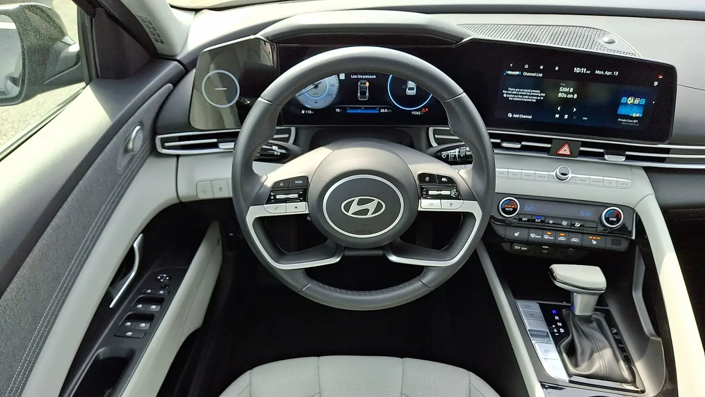 2025 Hyundai ELANTRA Limited