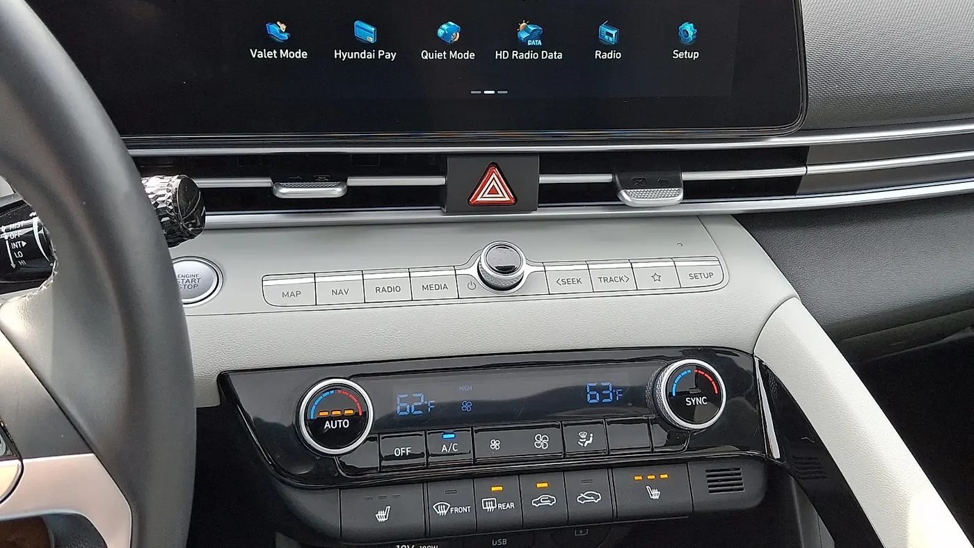 2025 Hyundai ELANTRA Limited