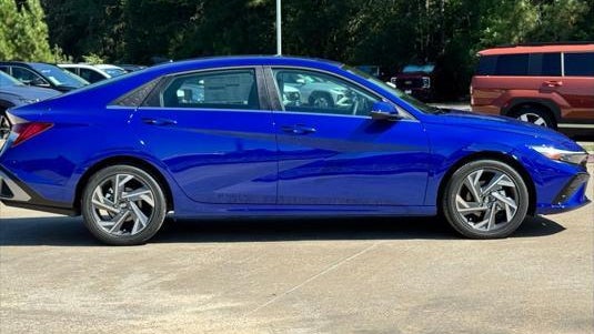 2025 Hyundai ELANTRA Limited