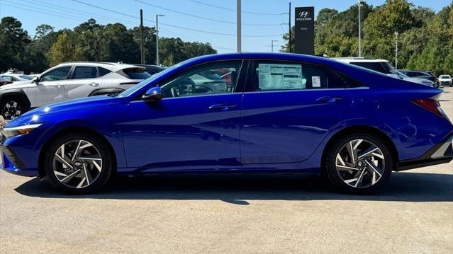 2025 Hyundai ELANTRA Limited