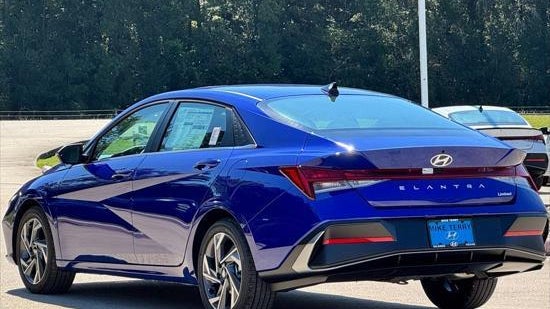 2025 Hyundai ELANTRA Limited