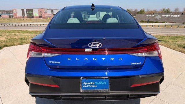 2025 Hyundai ELANTRA Limited