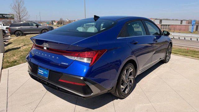 2025 Hyundai ELANTRA Limited