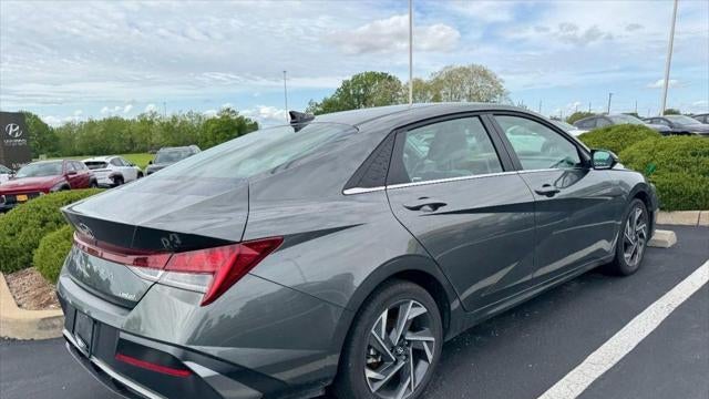 2025 Hyundai ELANTRA Limited