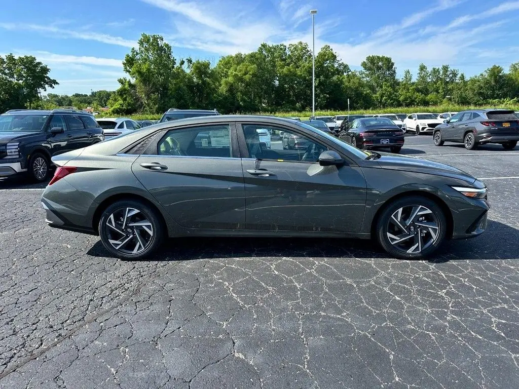 2026 Hyundai Elantra - $25,077