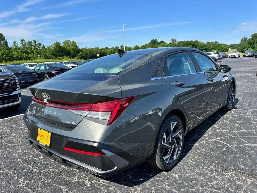 2026 Hyundai Elantra - $25,077