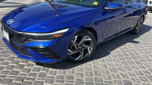 2024 Hyundai ELANTRA Limited
