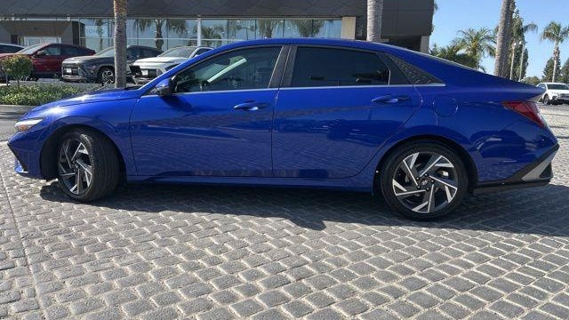 2024 Hyundai ELANTRA Limited