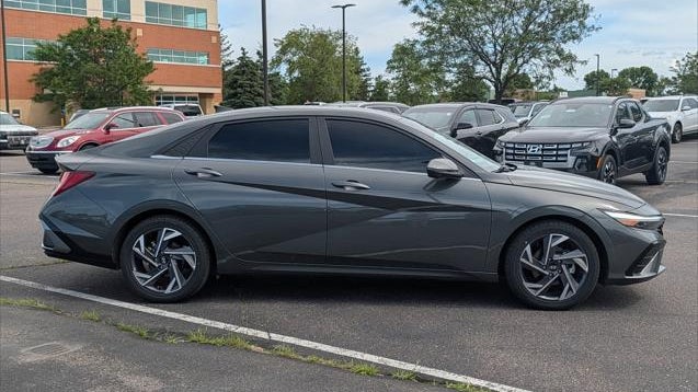 2024 Hyundai ELANTRA Limited