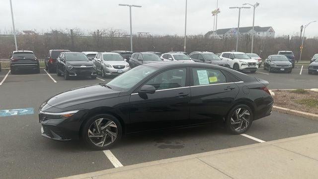 2024 Hyundai ELANTRA Limited