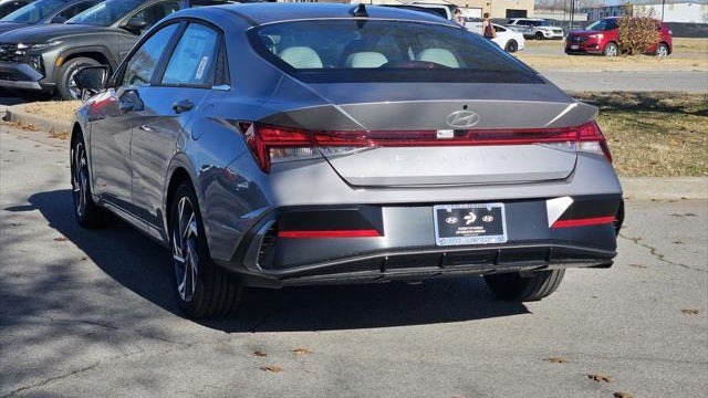 2025 Hyundai ELANTRA Limited