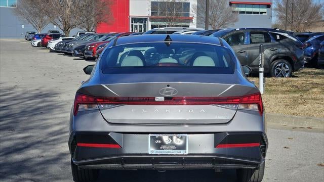 2025 Hyundai ELANTRA Limited