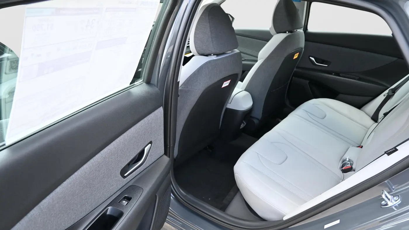 2025 Hyundai ELANTRA Limited