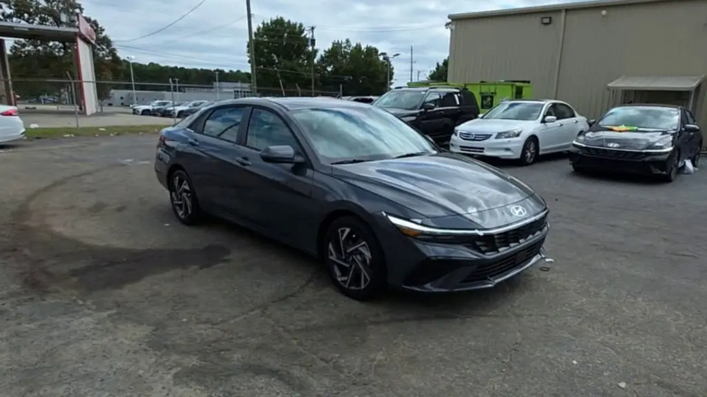 2025 Hyundai ELANTRA Limited — photo 1 of 12
