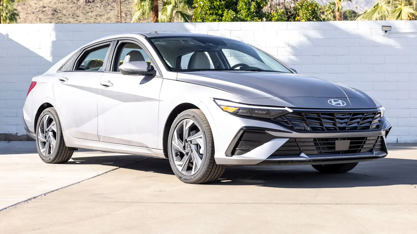 2025 Hyundai ELANTRA Limited