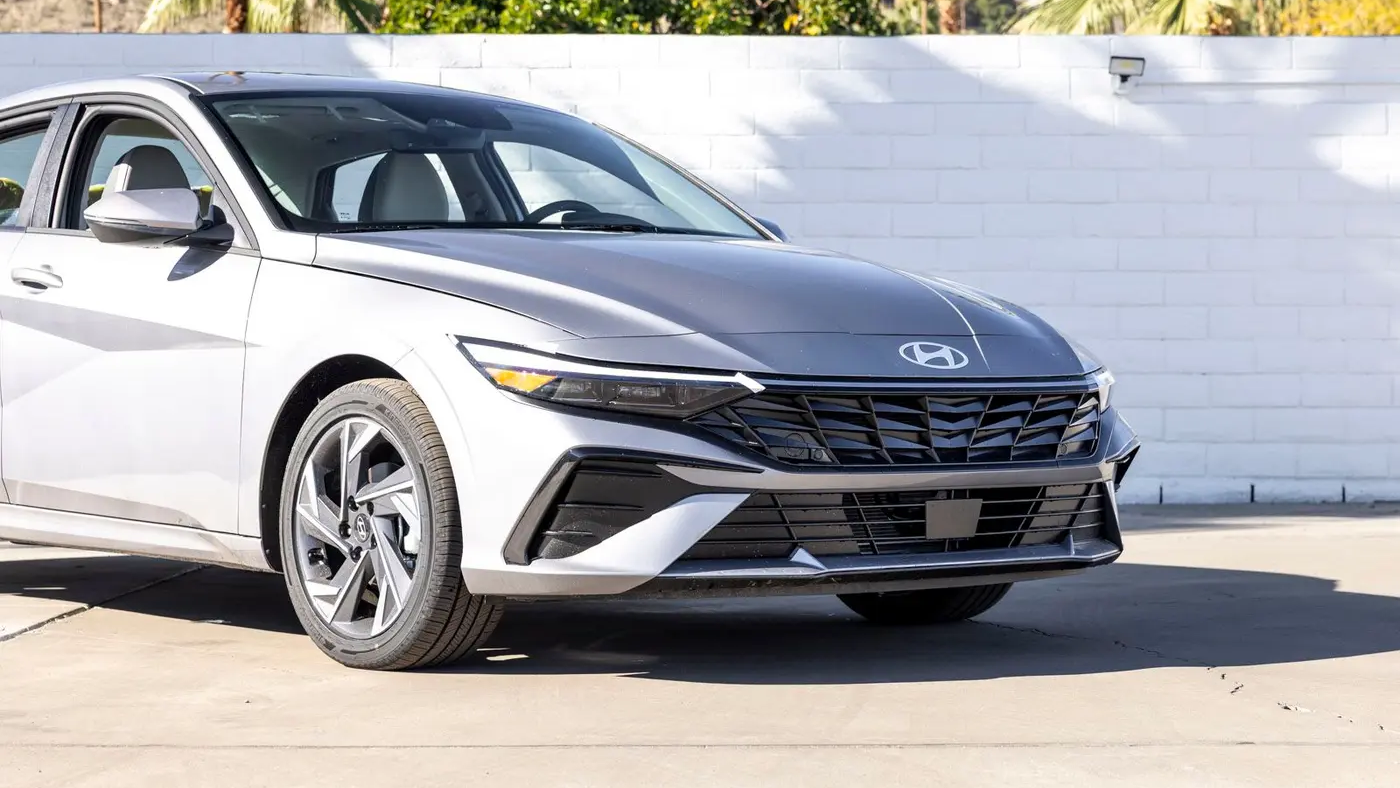 2025 Hyundai ELANTRA Limited