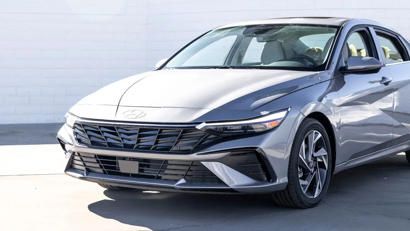 2025 Hyundai ELANTRA Limited